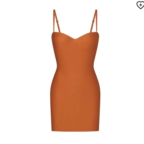 Skims Body Molded Underwire Slip in Bronze NWT